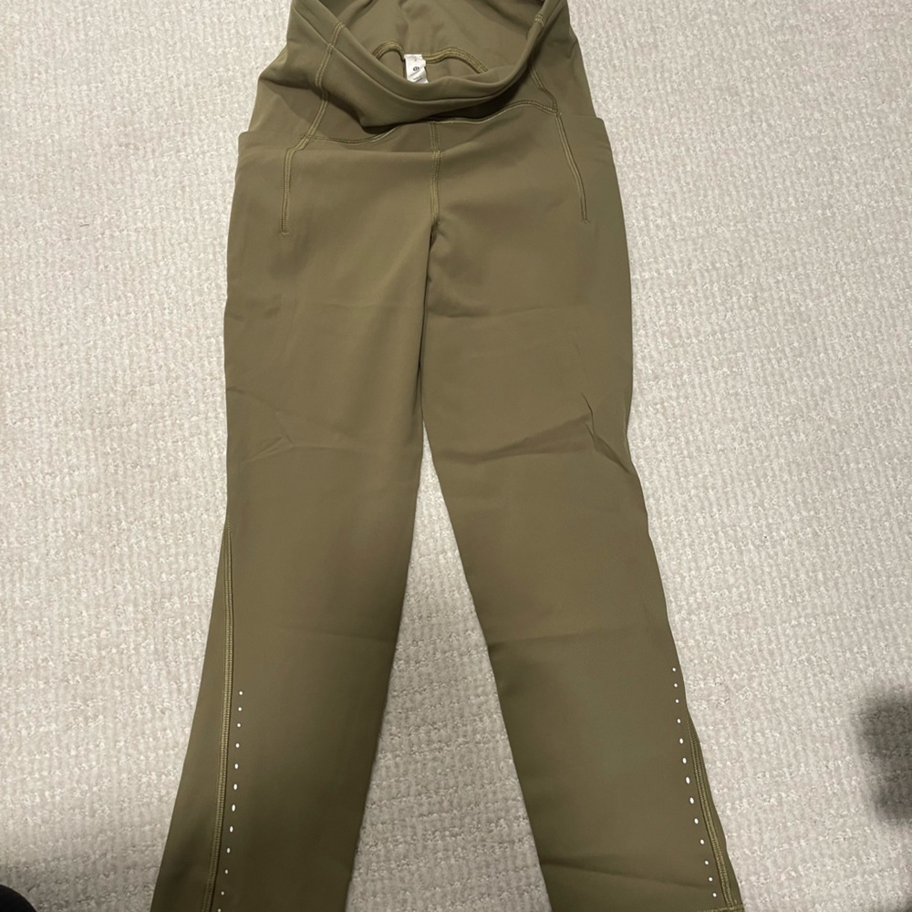 Never got to wear it , Im 5”2 and don’t like the cropped legging on me ,New!